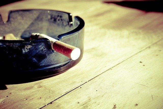 Palenie papierosów a zakażenie koronawirusem i COVID-19