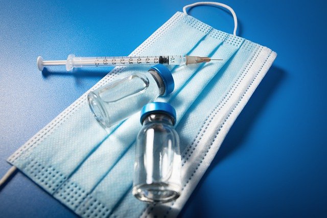 Rekomendacje ekspertów nt. szczepień przeciw grypie i COVID-19