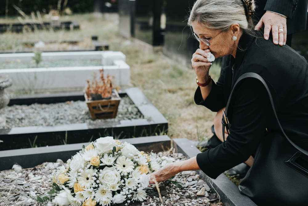 Żałoba po śmierci bliskiej osoby – jak poradzić sobie ze stratą?