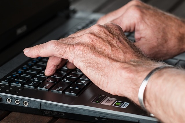 Nowe technologie pomogą zadbać o seniorów